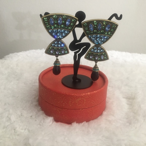 LaVintage Custom Bell Shape Clip on Earrings - Picture 6 of 9